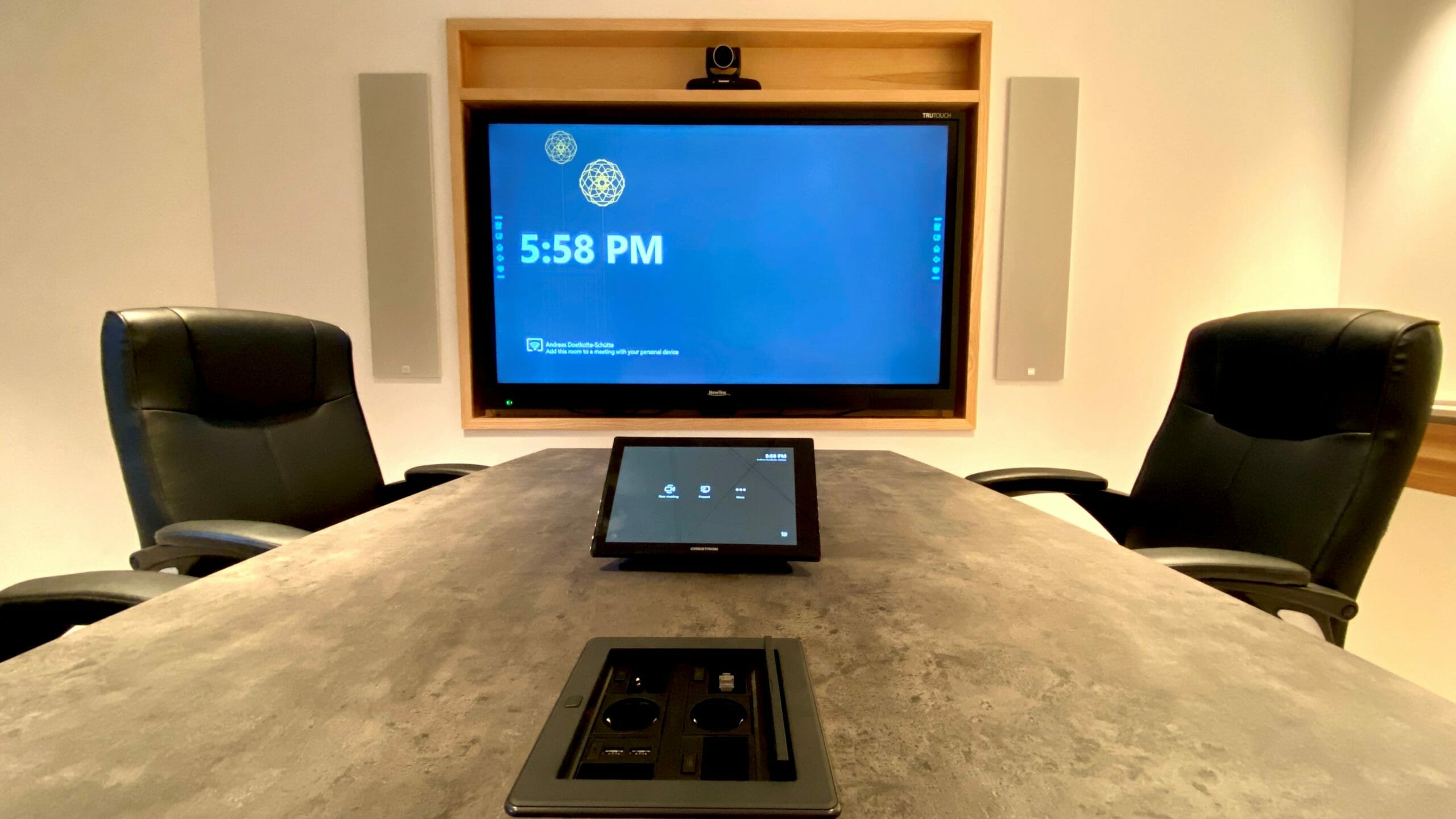 Videokonferenzsystem Crestron C-160-T im Showroom