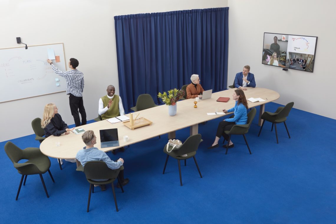 Videokonferenzkamera Huddly L1 für große Konferenzräume mit Canvas Whiteboardkamera