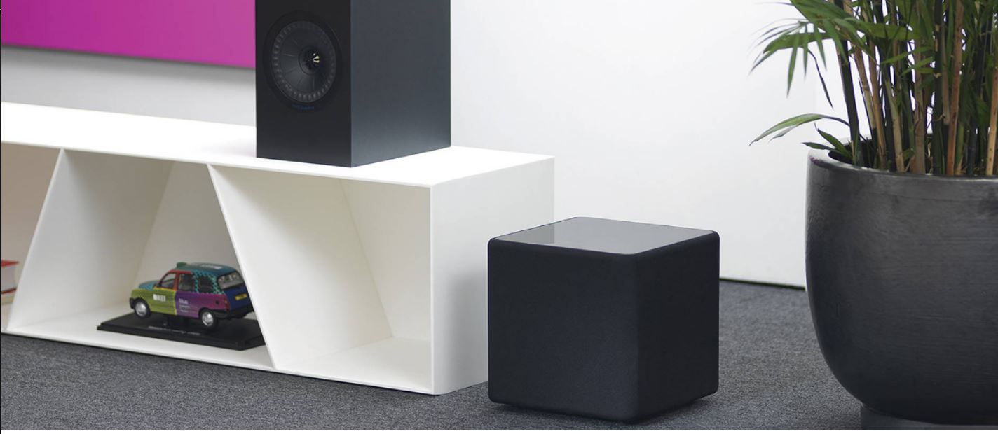 KEF Kube 8b Subwoofer mit 20cm Treiber, Ansicht im Raum