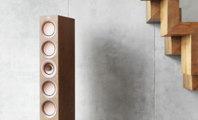 KEF R11 Walnuss Treppe